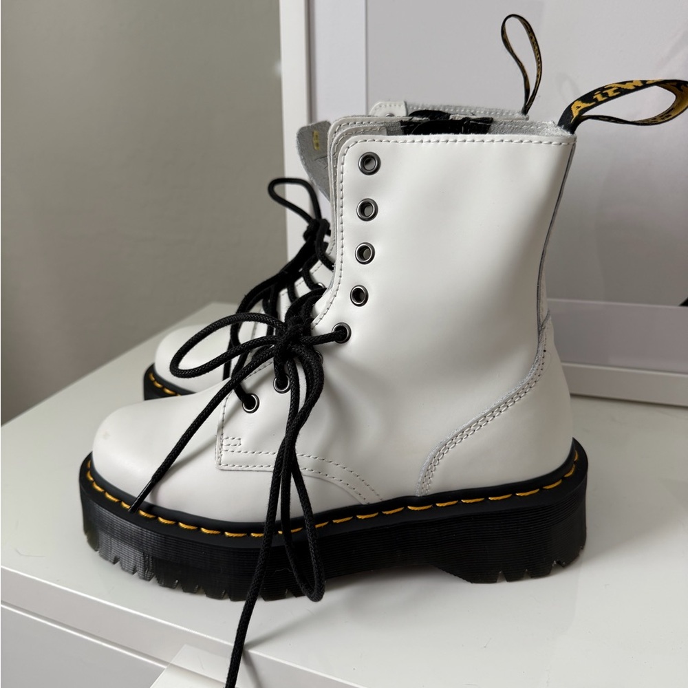 never worn Dr. Martens Air Wave White Platform Lace-Up Boots size 8 - Picture 6 of 6